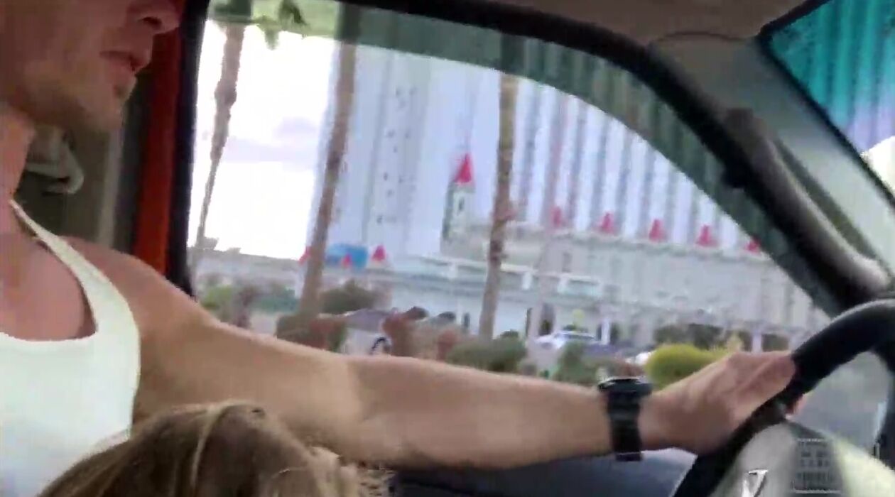 Road blowjob on the Las Vegas Boulevard